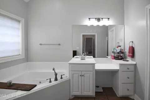 Bath - 714 Waters Dr, Madison, MS 39110 photo 2 of 8
