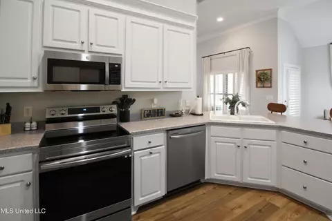 Kitchen - 714 Waters Dr, Madison, MS 39110 photo 4 of 5