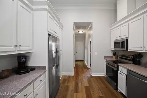 Entry Way - 714 Waters Dr, Madison, MS 39110 photo 2 of 4