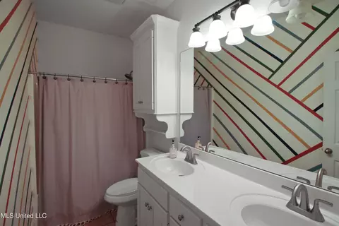 Bath - 714 Waters Dr, Madison, MS 39110 photo 6 of 8