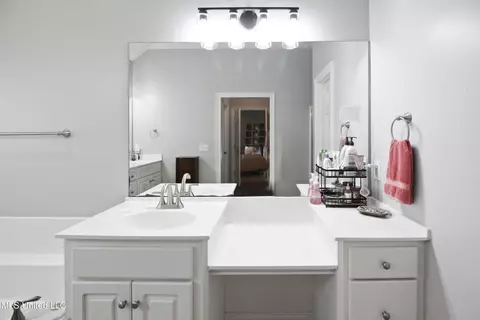 Bath - 714 Waters Dr, Madison, MS 39110 photo 3 of 8