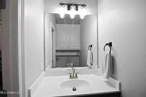 Bath - 714 Waters Dr, Madison, MS 39110 photo 7 of 8