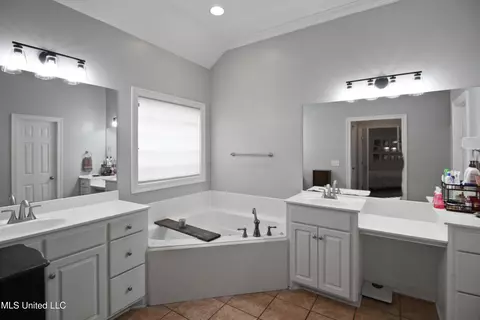 Bath - 714 Waters Dr, Madison, MS 39110 photo 1 of 8