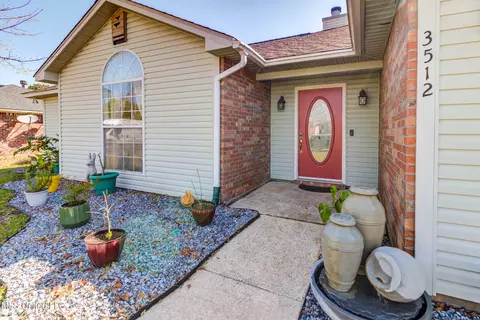 3512 N 9th St, Ocean Springs, MS 39564