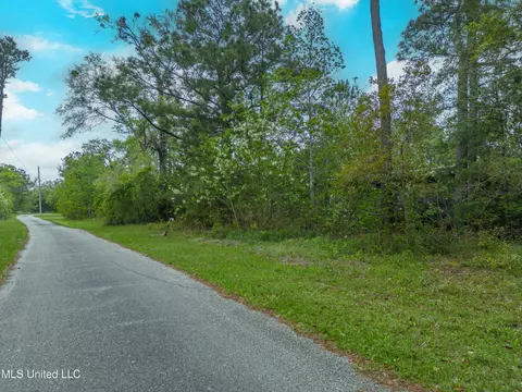 11308 Lake Dr, Bay Saint Louis, MS 39520