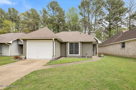 118 Shadow Lodge Cir, Pearl, MS 39208