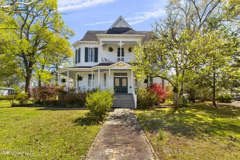 140 E Semmes St, Canton, MS 39046