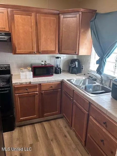 Kitchen - 716 Robinhood Rd, Jackson, MS 39206 photo 1 of 2