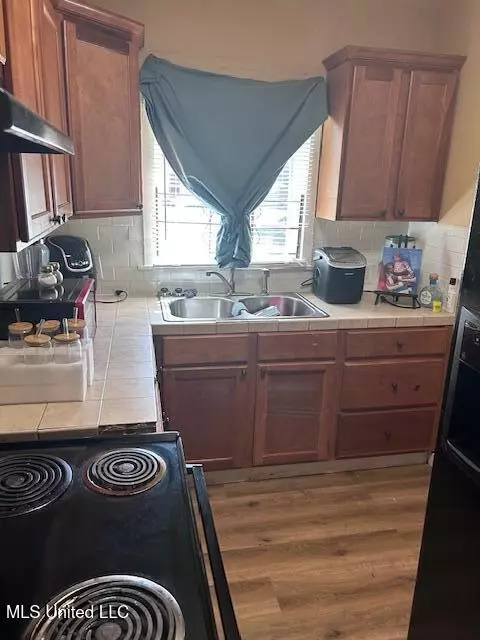 Kitchen - 716 Robinhood Rd, Jackson, MS 39206 photo 2 of 2