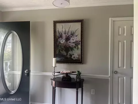 Entry Way - 104 Live Oak Ln, Brandon, MS 39047 photo 2 of 2