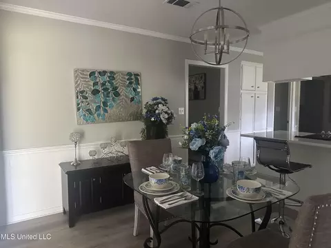 Dining - 104 Live Oak Ln, Brandon, MS 39047 photo 1 of 3
