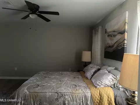 Bedroom - 104 Live Oak Ln, Brandon, MS 39047 photo 3 of 7