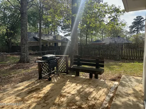Exterior - 104 Live Oak Ln, Brandon, MS 39047 photo 10 of 16