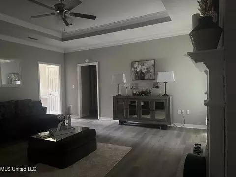 Living - 104 Live Oak Ln, Brandon, MS 39047 photo 5 of 9