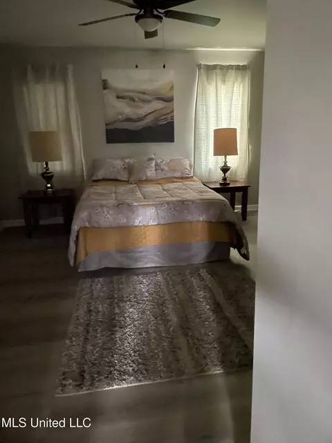 Bedroom - 104 Live Oak Ln, Brandon, MS 39047 photo 2 of 7