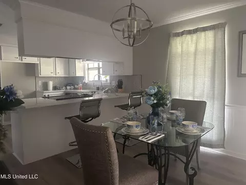 Dining - 104 Live Oak Ln, Brandon, MS 39047 photo 2 of 3