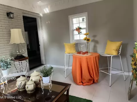 Exterior - 104 Live Oak Ln, Brandon, MS 39047 photo 5 of 16