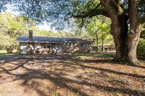 1620 Cedar Point Rd, Gautier, MS 39553