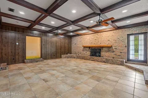 Living - 41 Todd Rd, Sumrall, MS 39482 photo 2 of 10