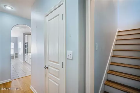 Entry Way - 1923 W Lamar Pl, Hernando, MS 38632 photo 4 of 4