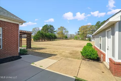 Exterior - 1923 W Lamar Pl, Hernando, MS 38632 photo 12 of 13