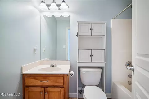 Bath - 1923 W Lamar Pl, Hernando, MS 38632 photo 6 of 6