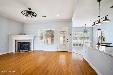 Living - 1923 W Lamar Pl, Hernando, MS 38632 photo 1 of 4