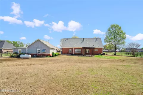 Exterior - 1923 W Lamar Pl, Hernando, MS 38632 photo 7 of 13