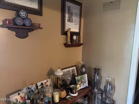 Entry Way - 3923 Azalea Dr, Jackson, MS 39206 photo 1 of 2