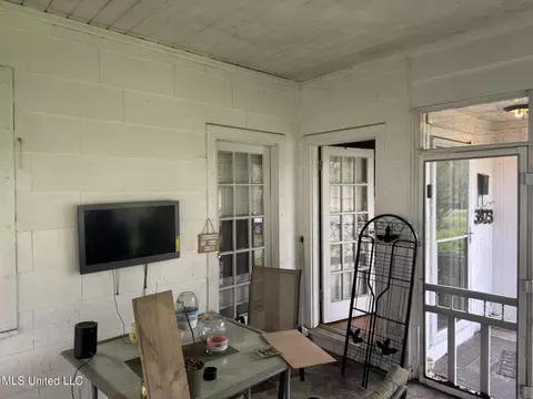 Exterior - 3923 Azalea Dr, Jackson, MS 39206 photo 2 of 5