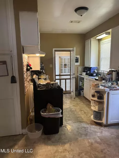 Kitchen - 3923 Azalea Dr, Jackson, MS 39206 photo 2 of 2