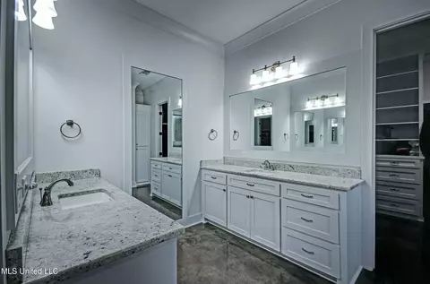 Bath - 421 Ashleigh Ct, Brandon, MS 39042 photo 1 of 7