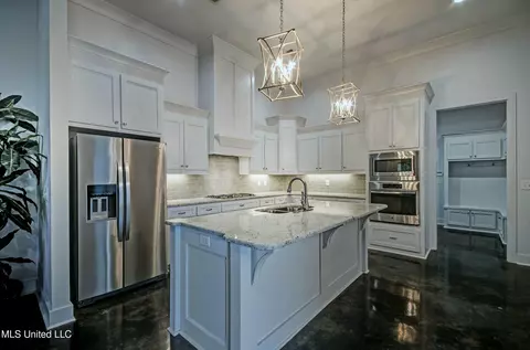 Kitchen - 421 Ashleigh Ct, Brandon, MS 39042 photo 1 of 3