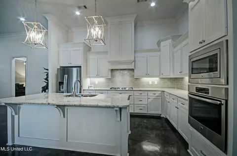 Kitchen - 421 Ashleigh Ct, Brandon, MS 39042 photo 2 of 3