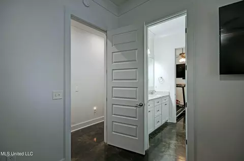 Entry Way - 421 Ashleigh Ct, Brandon, MS 39042 photo 3 of 5