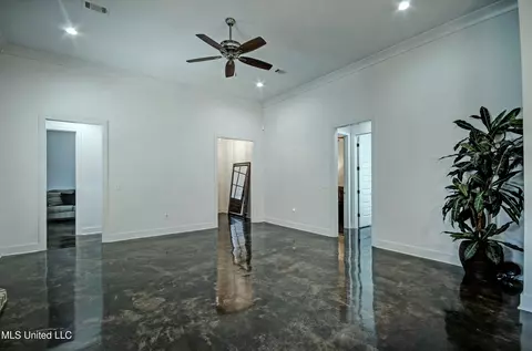 Living - 421 Ashleigh Ct, Brandon, MS 39042 photo 1 of 2
