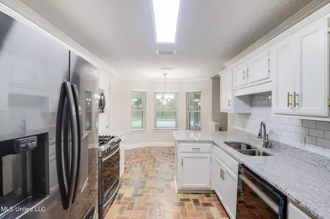 8132 Curry Rd, Biloxi, MS 39532 photo 2
