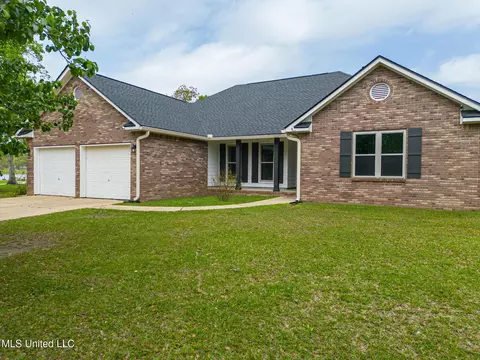 8132 Curry Rd, Biloxi, MS 39532
