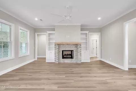 Living - 804 Trawler Cir, Brandon, MS 39047 photo 2 of 3