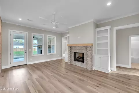 Living - 804 Trawler Cir, Brandon, MS 39047 photo 3 of 3