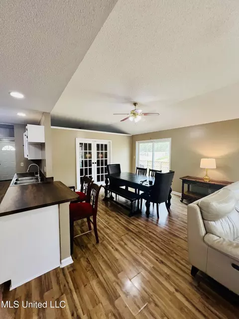 Dining - 3211 Snow Downs Rdg, Hernando, MS 38632 photo 1 of 1