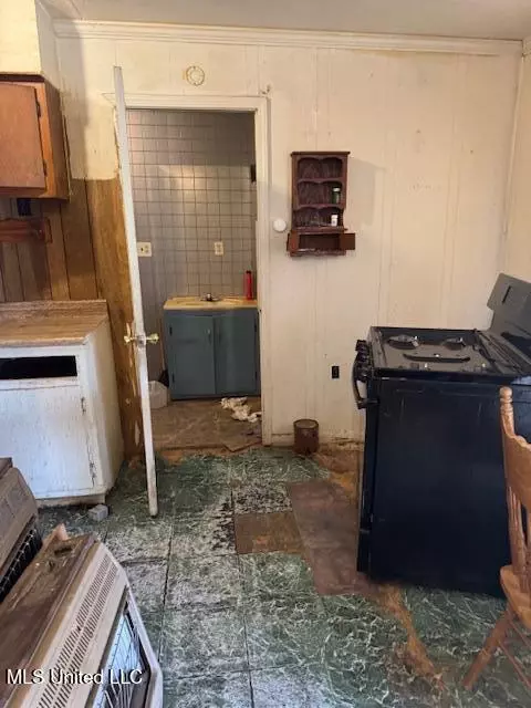 Kitchen - 11021 Elm Dr, Hernando, MS 38632 photo 1 of 2