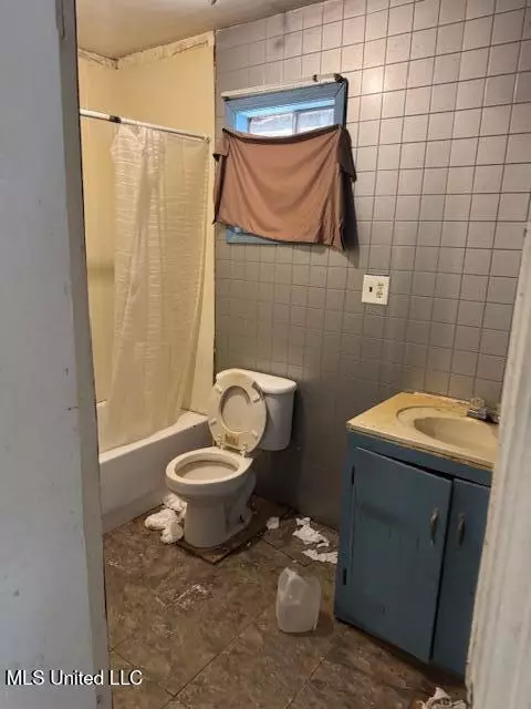Bath - 11021 Elm Dr, Hernando, MS 38632 photo 1 of 1