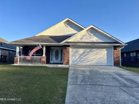 17054 Palm Ridge Dr, Biloxi, MS 39532