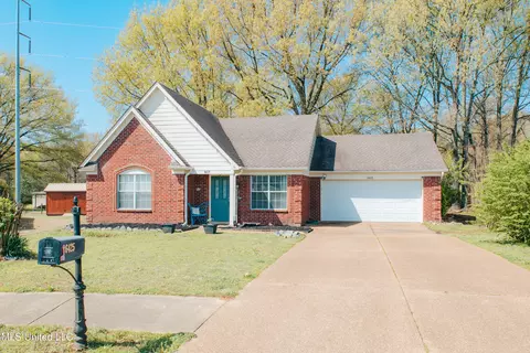 6425 Shadow Cross Ln, Horn Lake, MS 38637