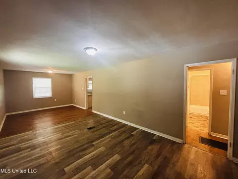 3084 Oak Forest Dr, Jackson, MS 39212 photo 2