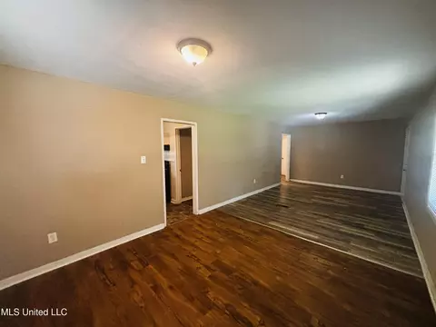 3084 Oak Forest Dr, Jackson, MS 39212 photo 3