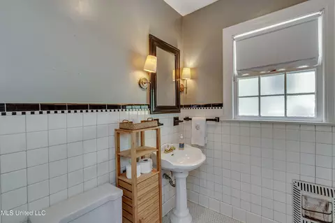 Bath - 617 Seneca Ave, Jackson, MS 39216 photo 3 of 3