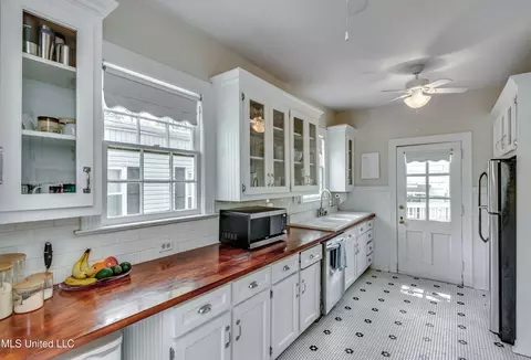 Kitchen - 617 Seneca Ave, Jackson, MS 39216 photo 2 of 6