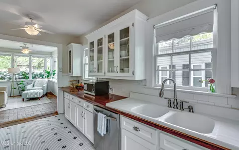 Kitchen - 617 Seneca Ave, Jackson, MS 39216 photo 4 of 6